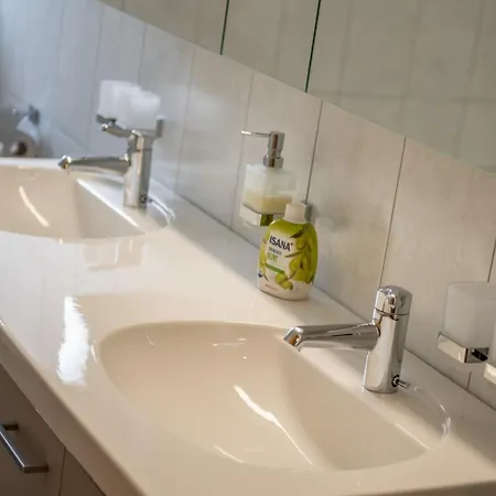 Bellevue Rey Apartment